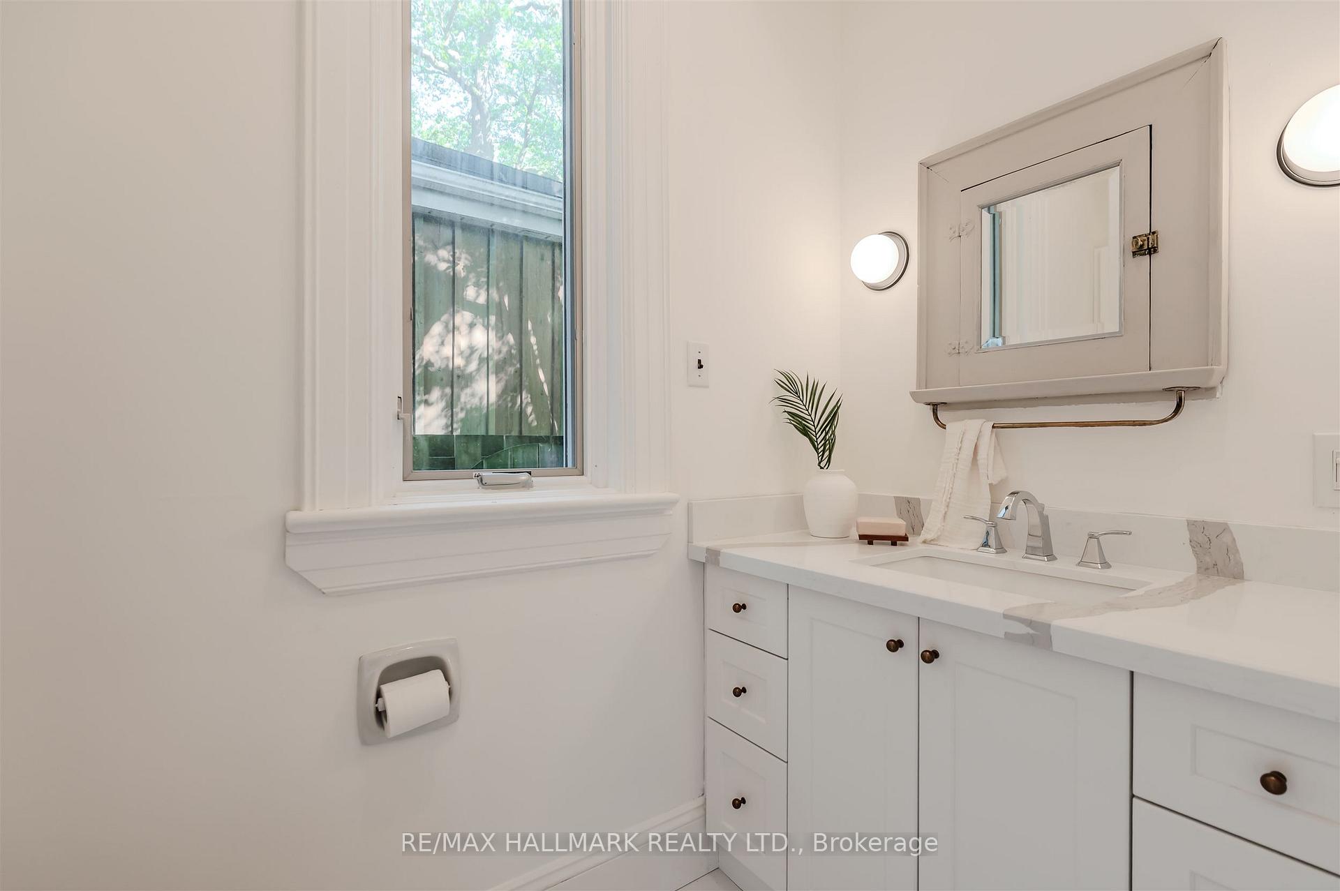 Photo 16 of 141 Willow Avenue, Toronto, The Beaches — HOMEH