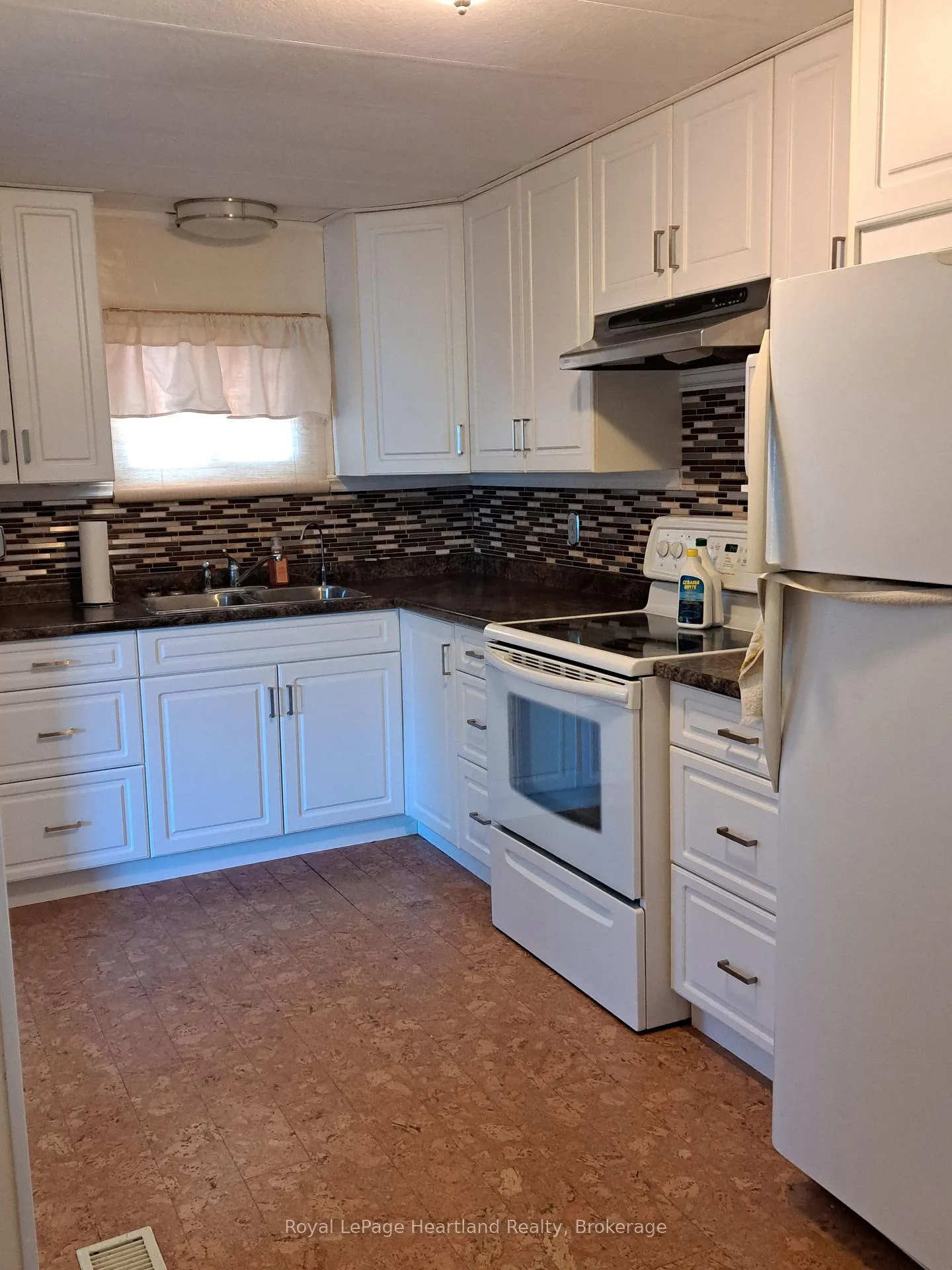 Photo 2 of 21 Velma Street, Strathroy-Caradoc, SE — HOMEH