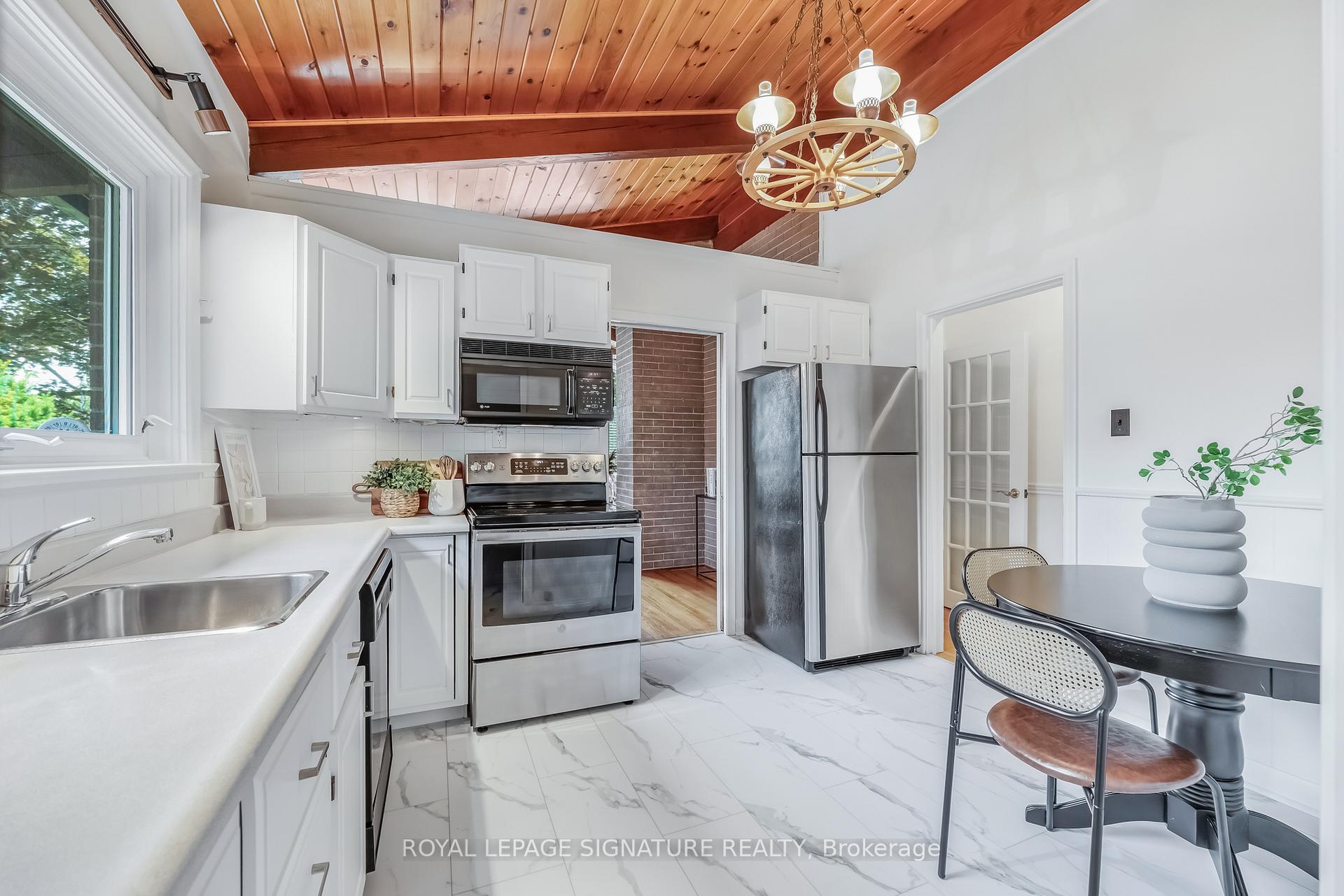 Photo 9 of 6 Lynn Gate Crescent, Scarborough, Tam O'Shanter-Sullivan — HOMEH