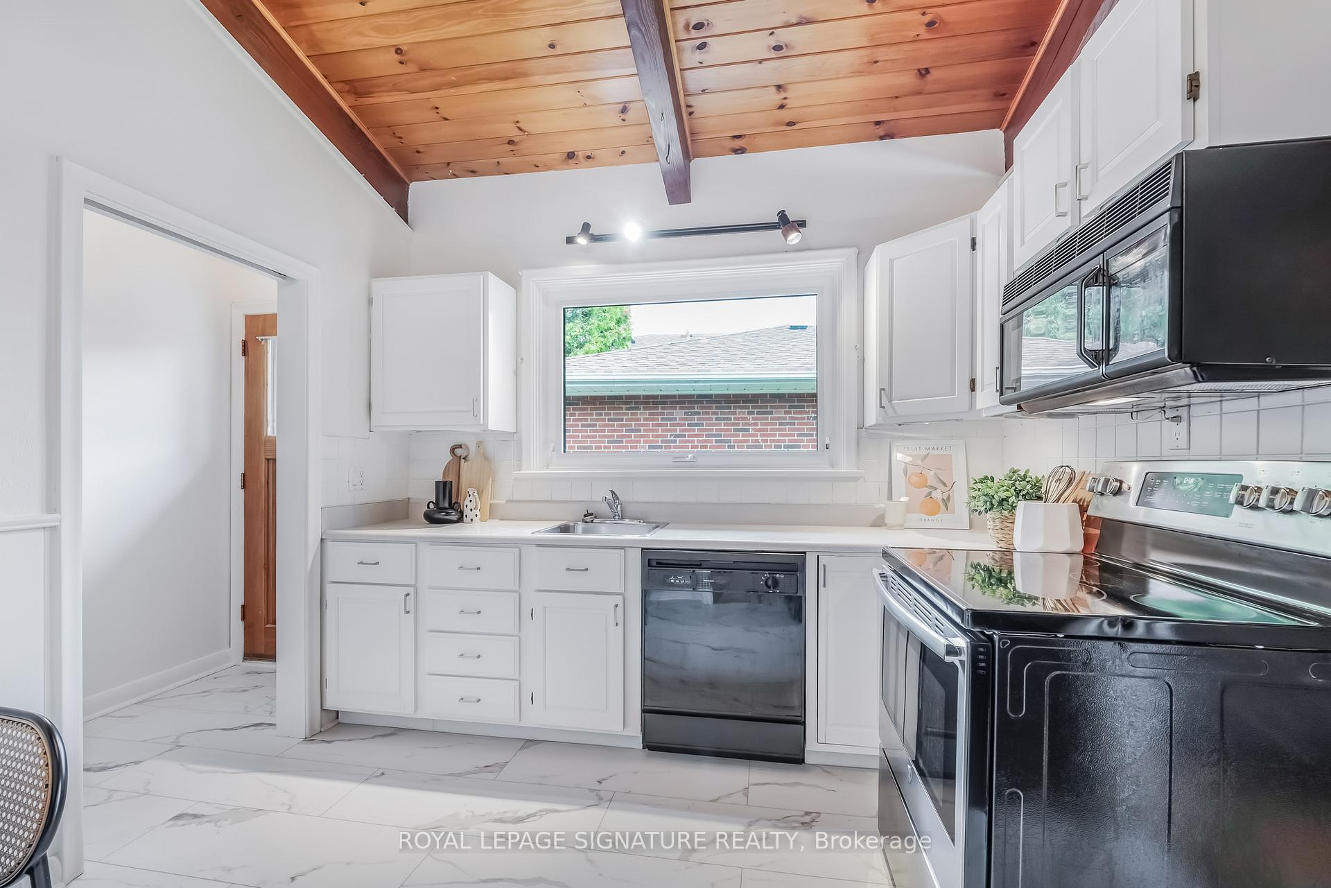 Photo 10 of 6 Lynn Gate Crescent, Scarborough, Tam O'Shanter-Sullivan — HOMEH