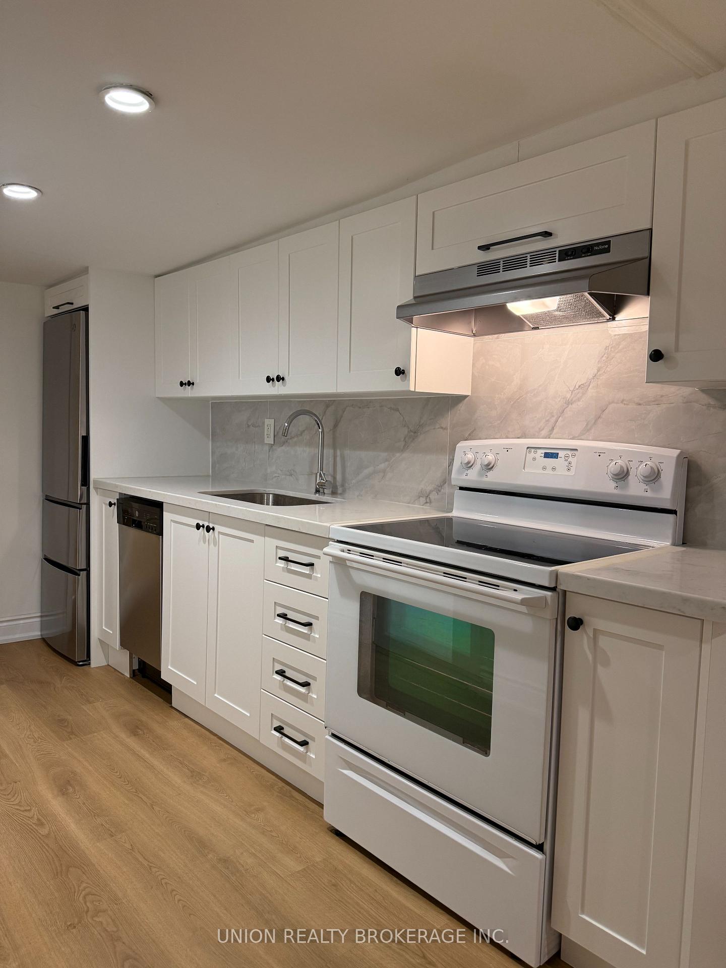 Photo 2 of Unit Lower, 244 Lee Avenue, Toronto, The Beaches — HOMEH