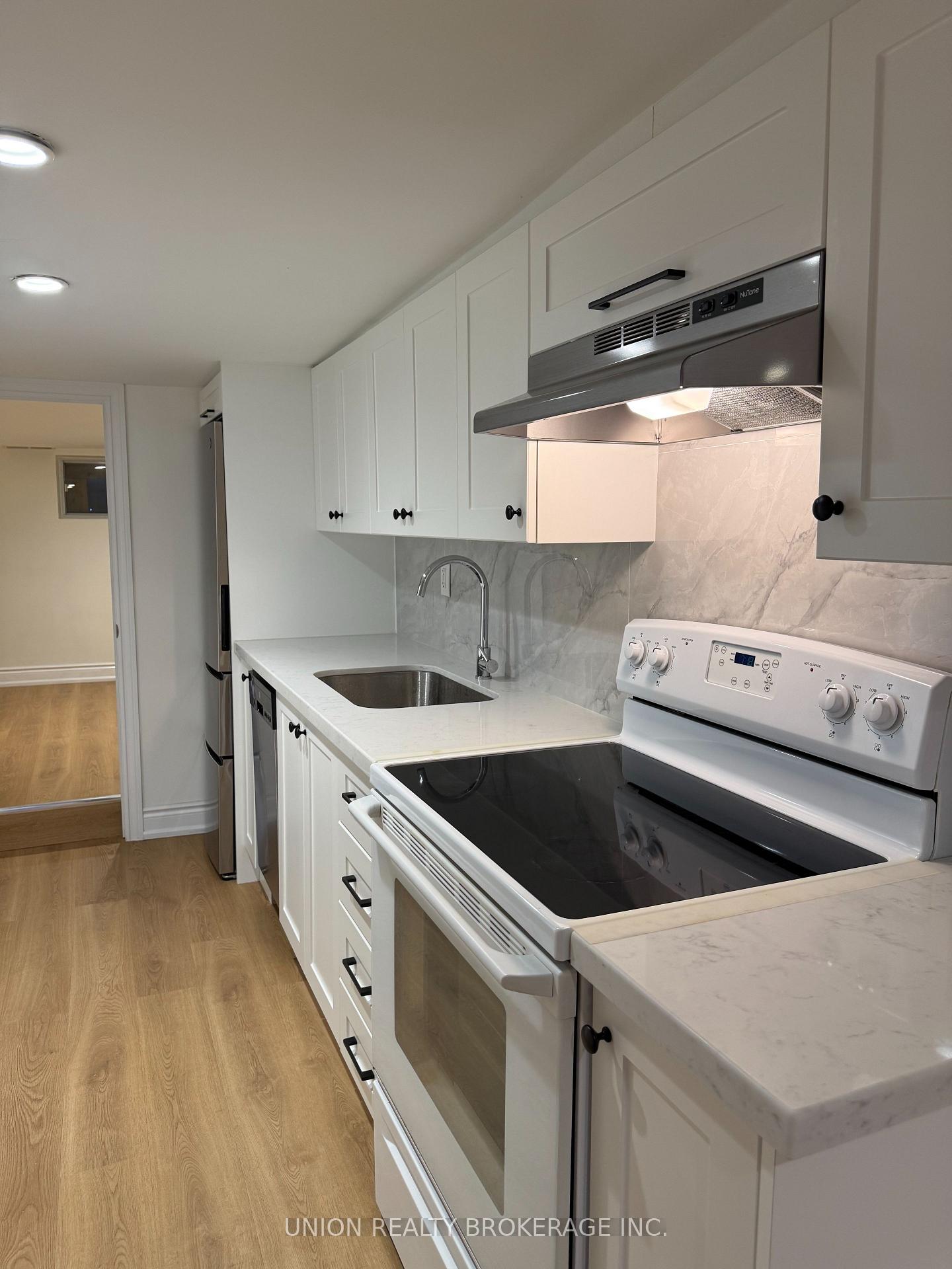 Photo 4 of Unit Lower, 244 Lee Avenue, Toronto, The Beaches — HOMEH