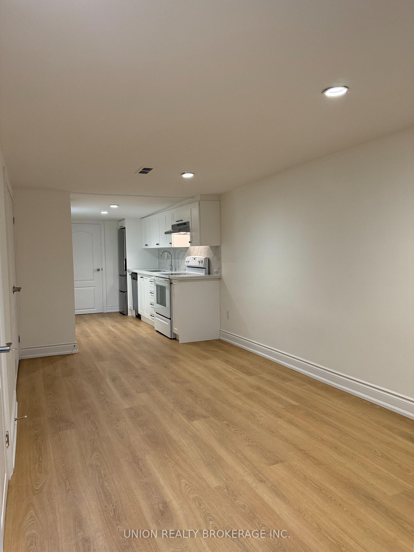 Photo 6 of Unit Lower, 244 Lee Avenue, Toronto, The Beaches — HOMEH