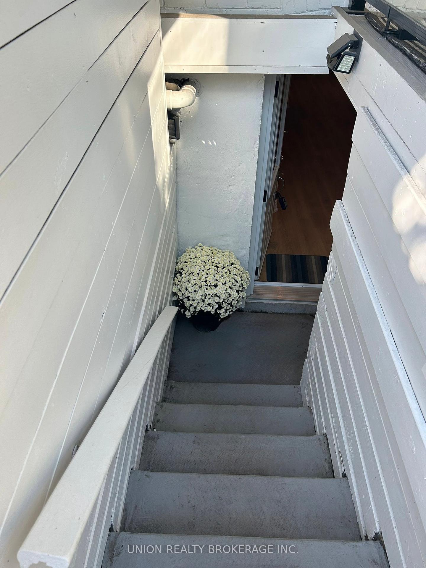 Photo 16 of Unit Lower, 244 Lee Avenue, Toronto, The Beaches — HOMEH