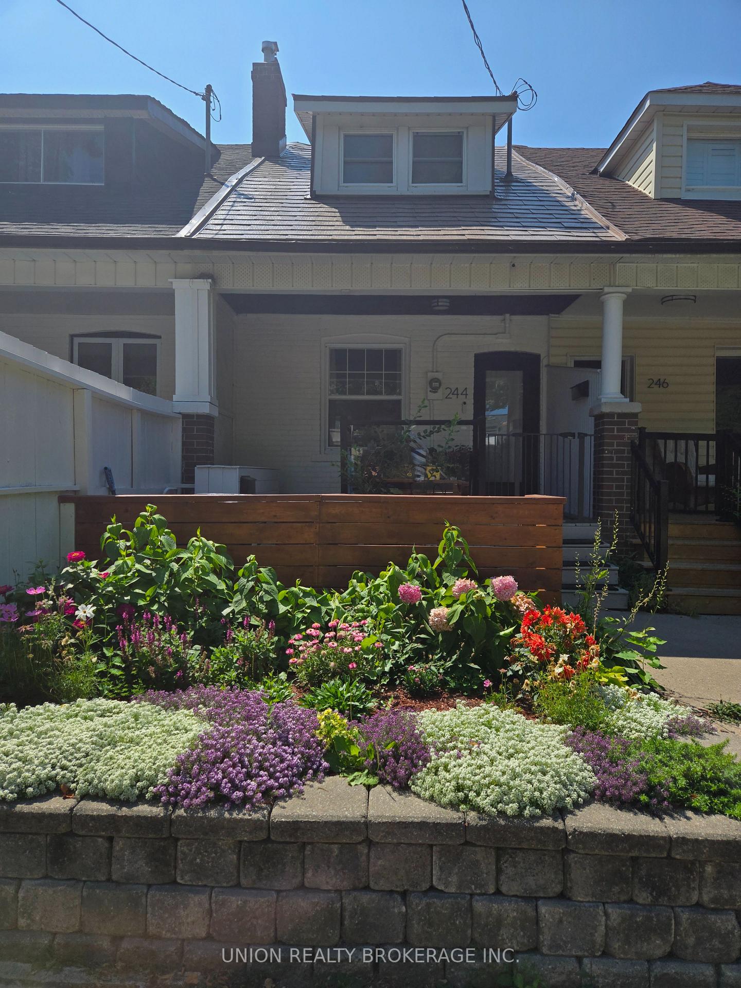 Photo 17 of Unit Lower, 244 Lee Avenue, Toronto, The Beaches — HOMEH
