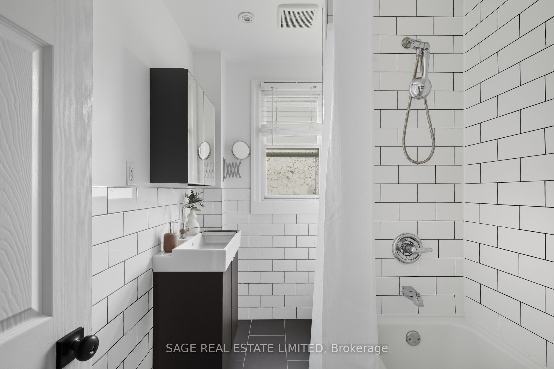 Photo 16 of 2021 Gerrard Street E, Toronto, East End-Danforth — HOMEH