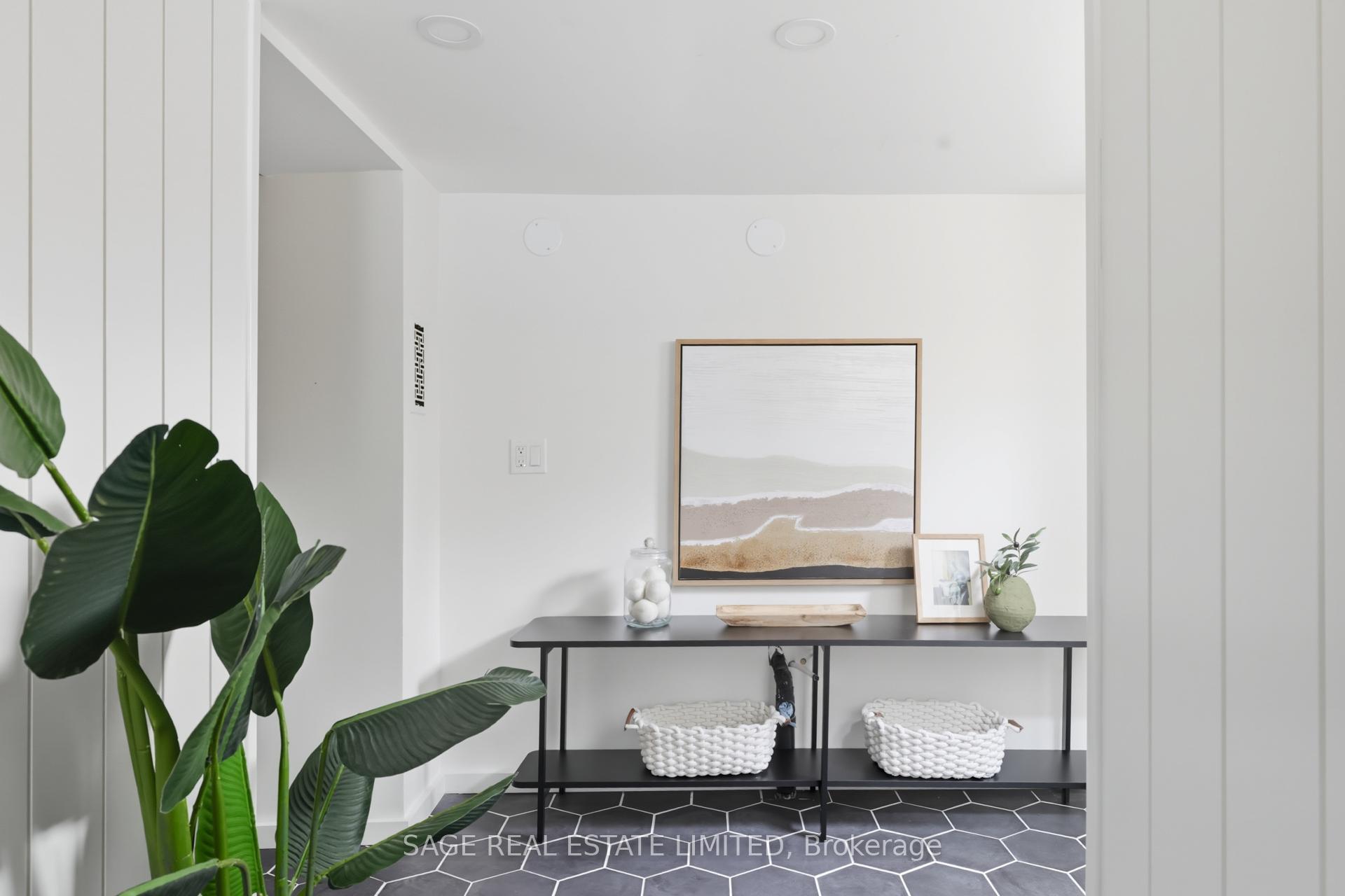 Photo 26 of 2021 Gerrard Street E, Toronto, East End-Danforth — HOMEH