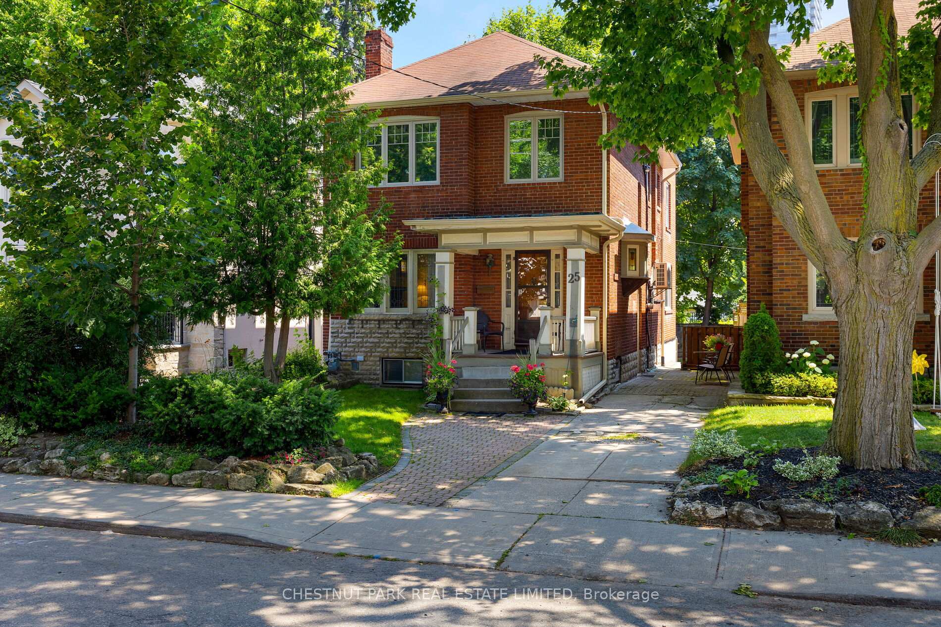 Front of 25 Maxwell Avenue