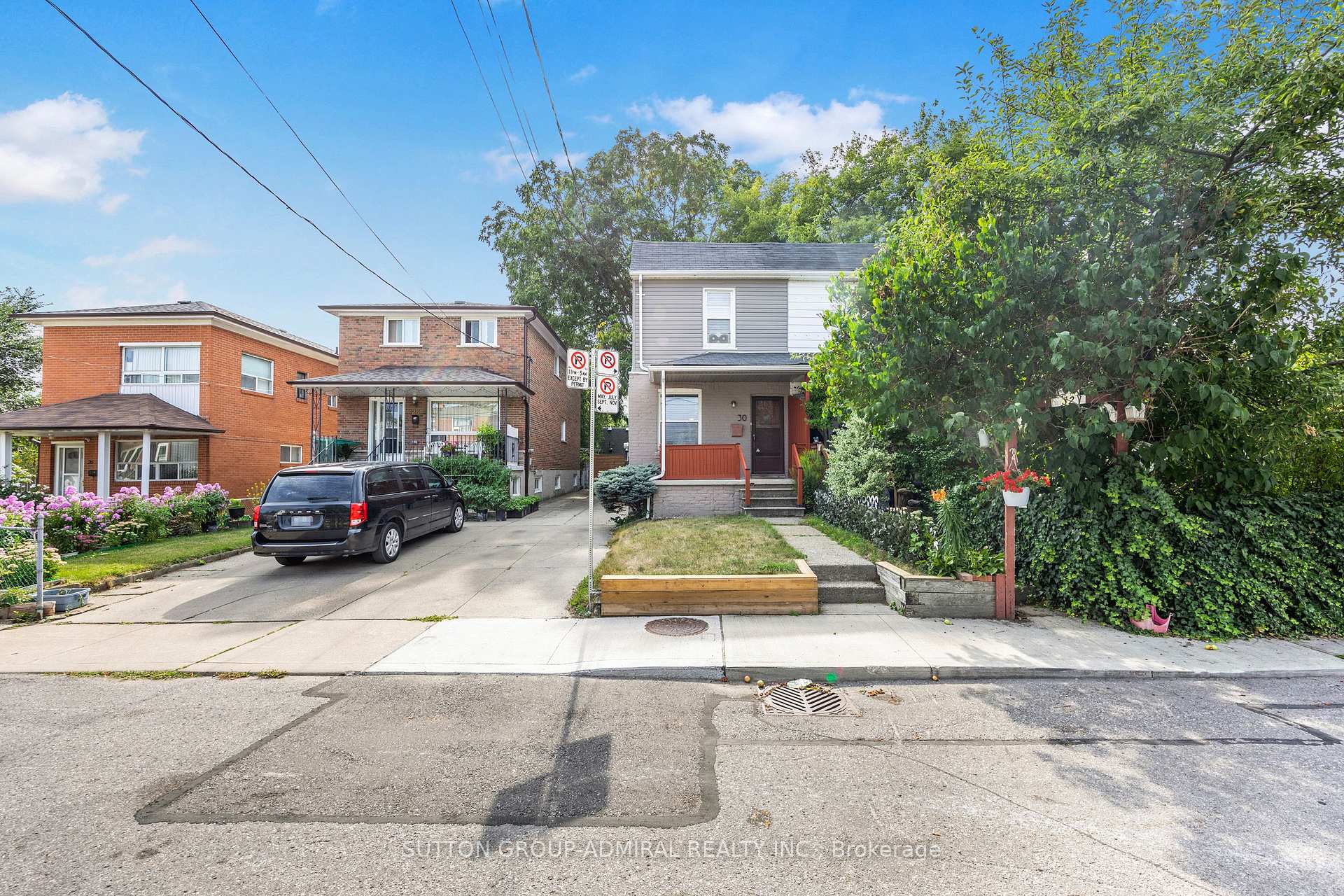 Photo 3 of 30 Everett Crescent, Toronto, Woodbine-Lumsden — HOMEH