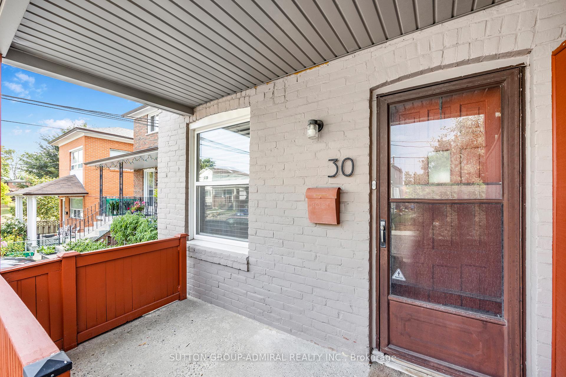 Photo 5 of 30 Everett Crescent, Toronto, Woodbine-Lumsden — HOMEH