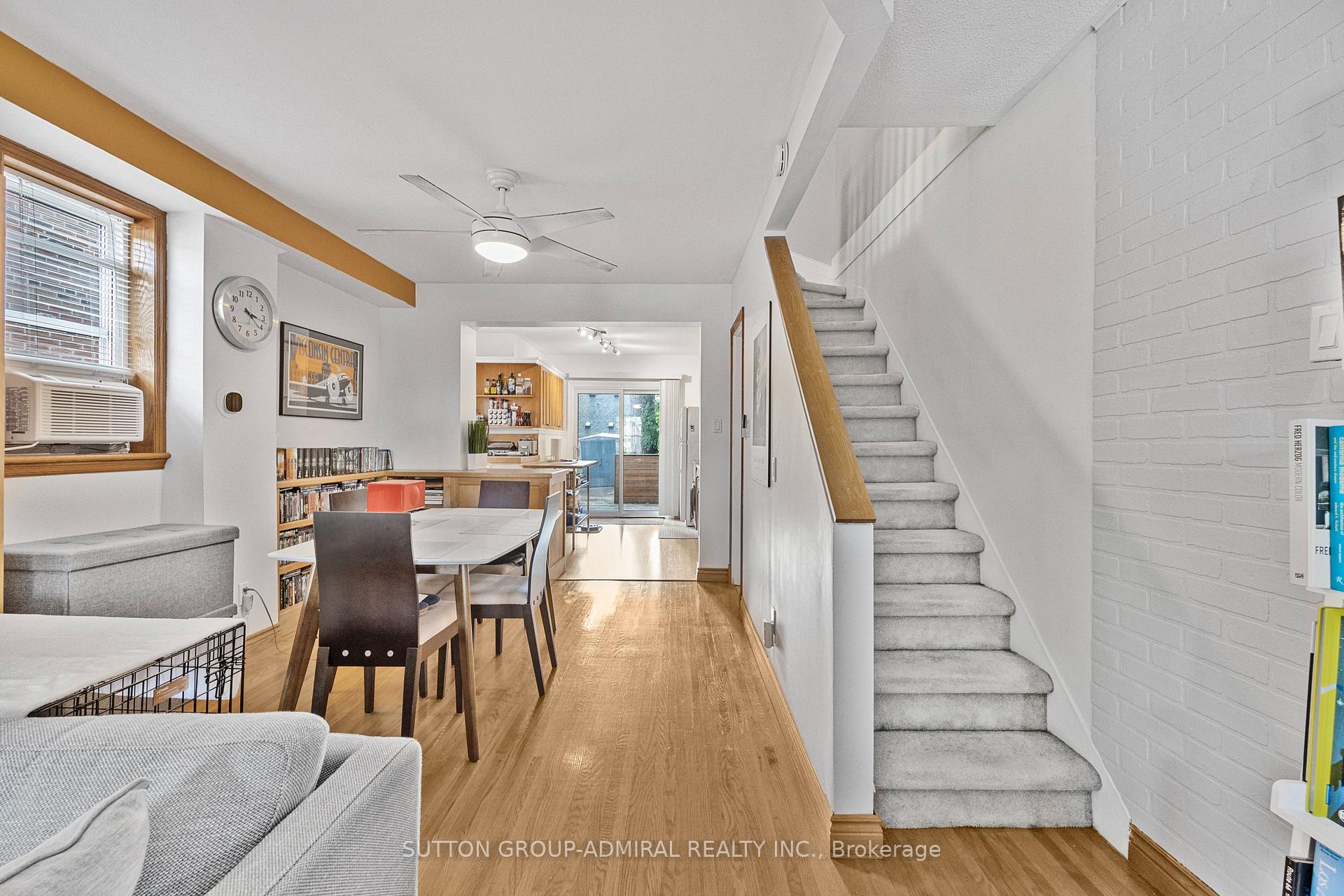 Photo 6 of 30 Everett Crescent, Toronto, Woodbine-Lumsden — HOMEH