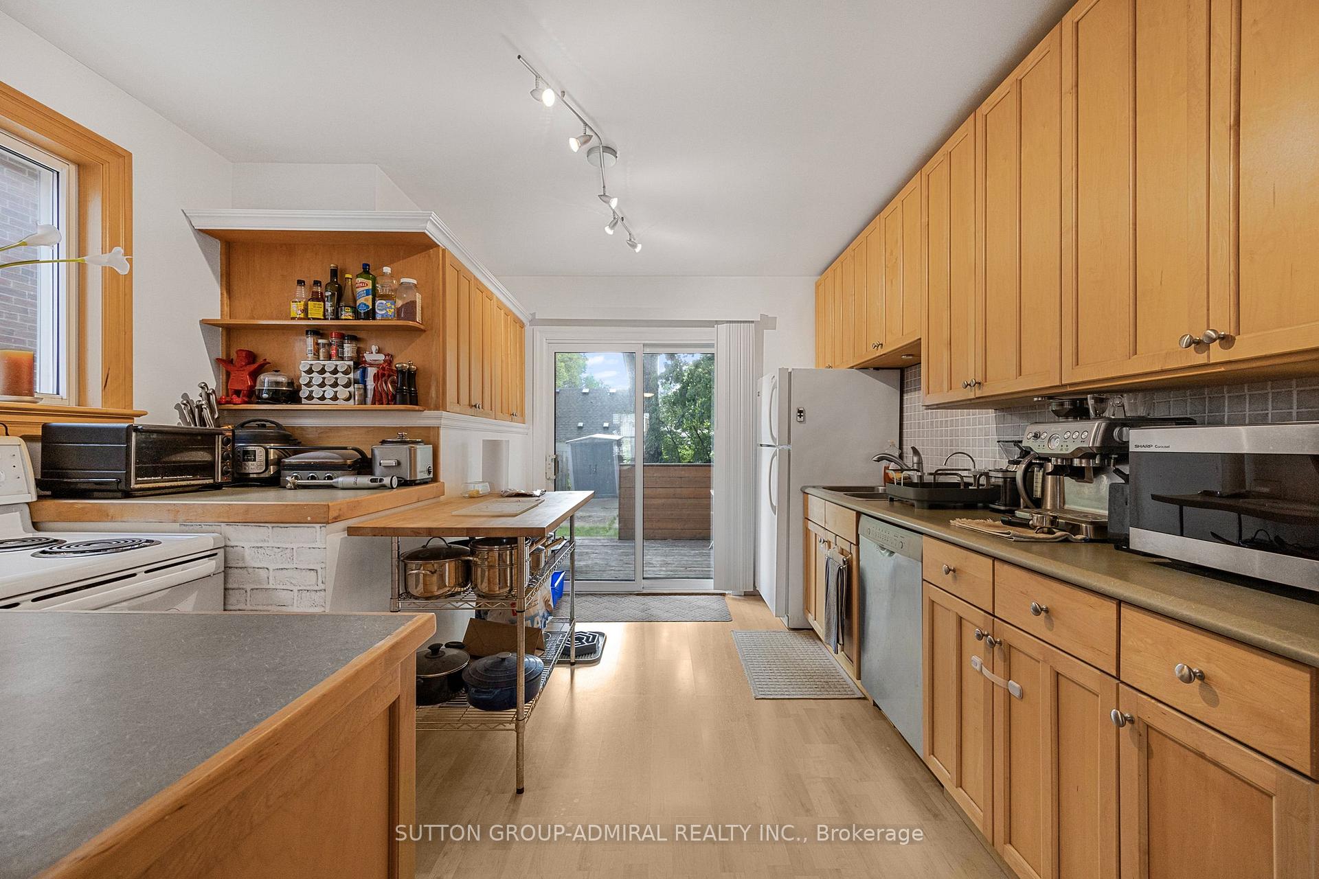 Photo 8 of 30 Everett Crescent, Toronto, Woodbine-Lumsden — HOMEH