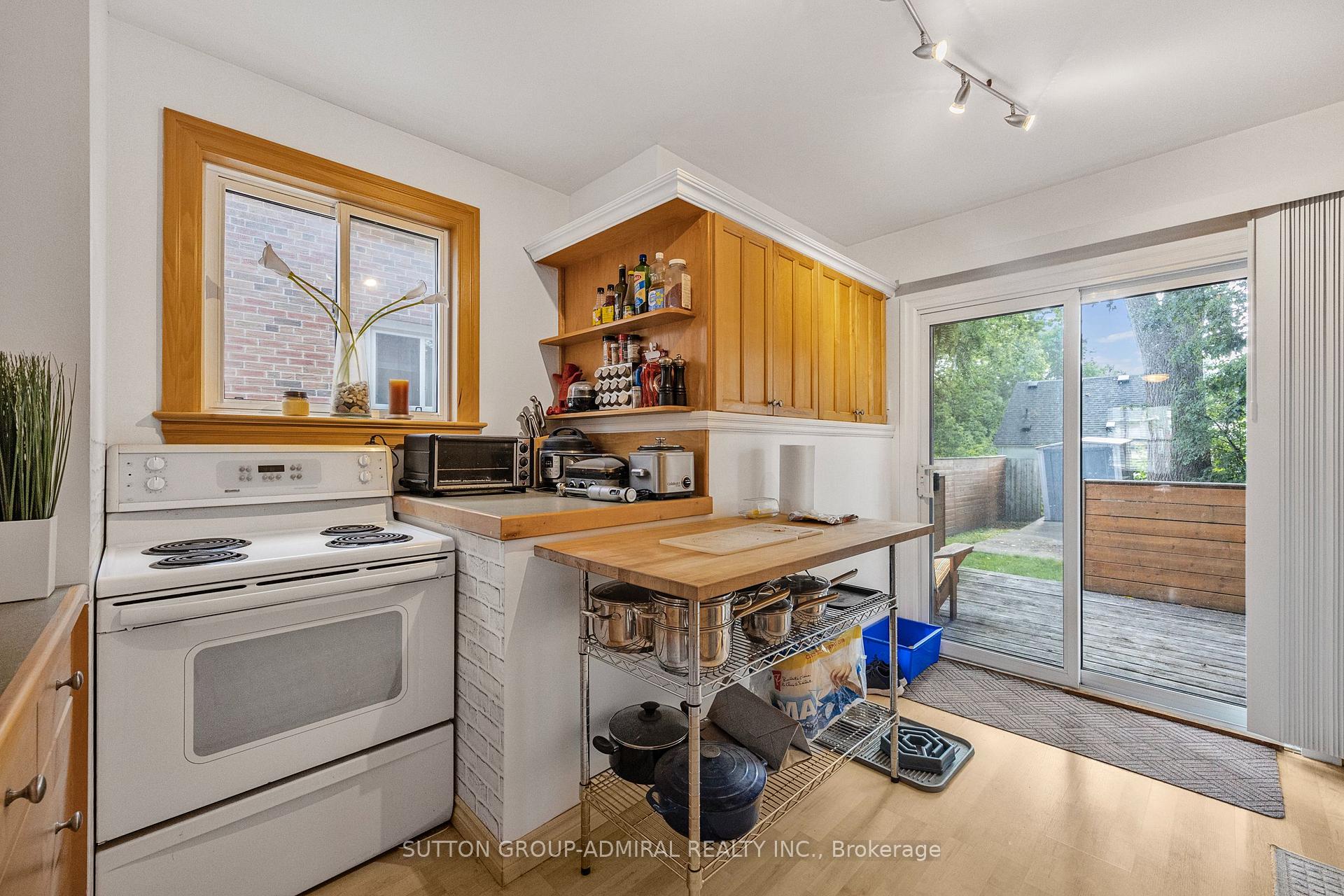 Photo 9 of 30 Everett Crescent, Toronto, Woodbine-Lumsden — HOMEH