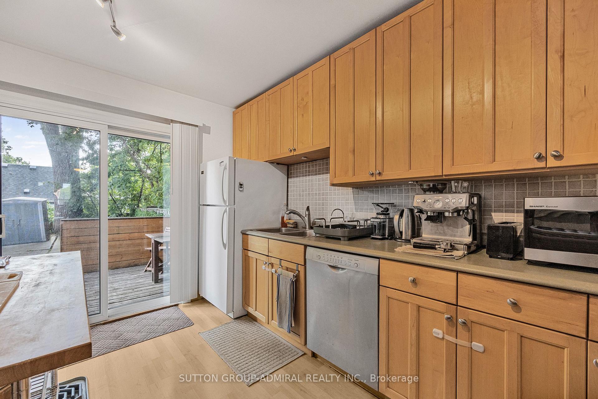 Photo 10 of 30 Everett Crescent, Toronto, Woodbine-Lumsden — HOMEH