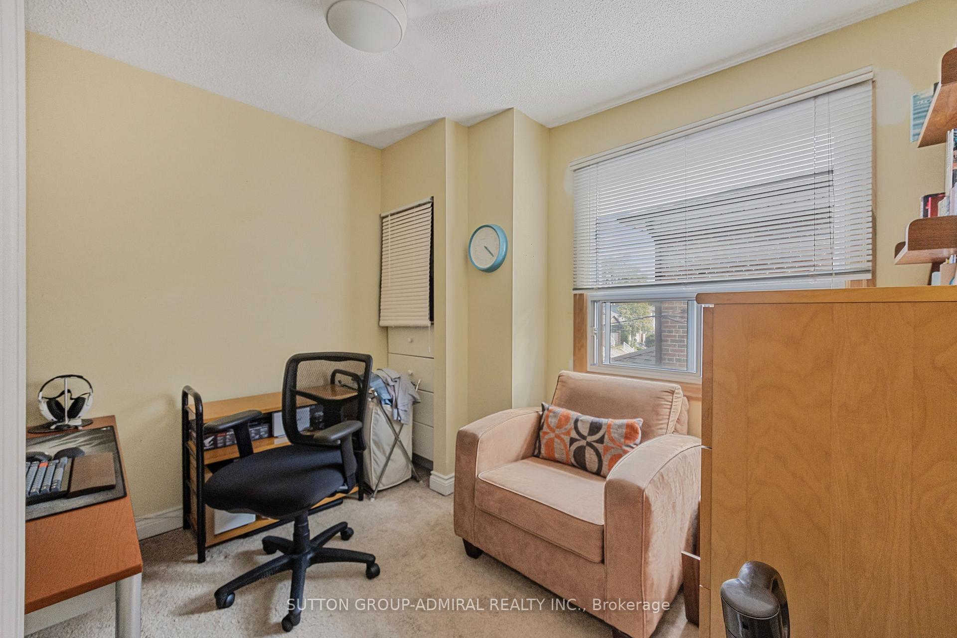 Photo 12 of 30 Everett Crescent, Toronto, Woodbine-Lumsden — HOMEH