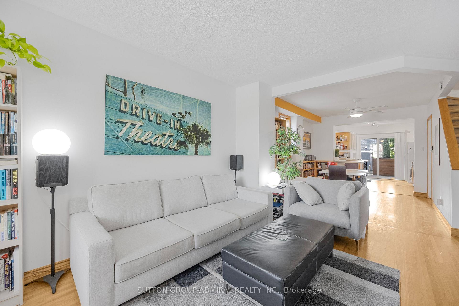 Photo 15 of 30 Everett Crescent, Toronto, Woodbine-Lumsden — HOMEH