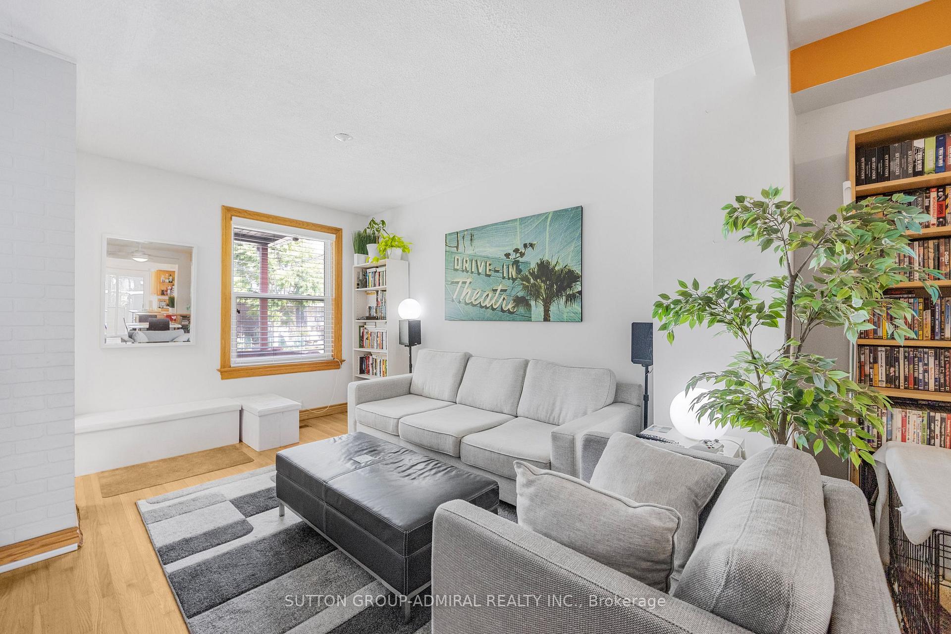 Photo 16 of 30 Everett Crescent, Toronto, Woodbine-Lumsden — HOMEH