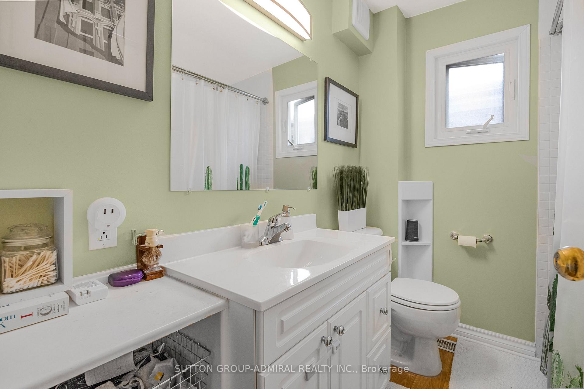Photo 19 of 30 Everett Crescent, Toronto, Woodbine-Lumsden — HOMEH