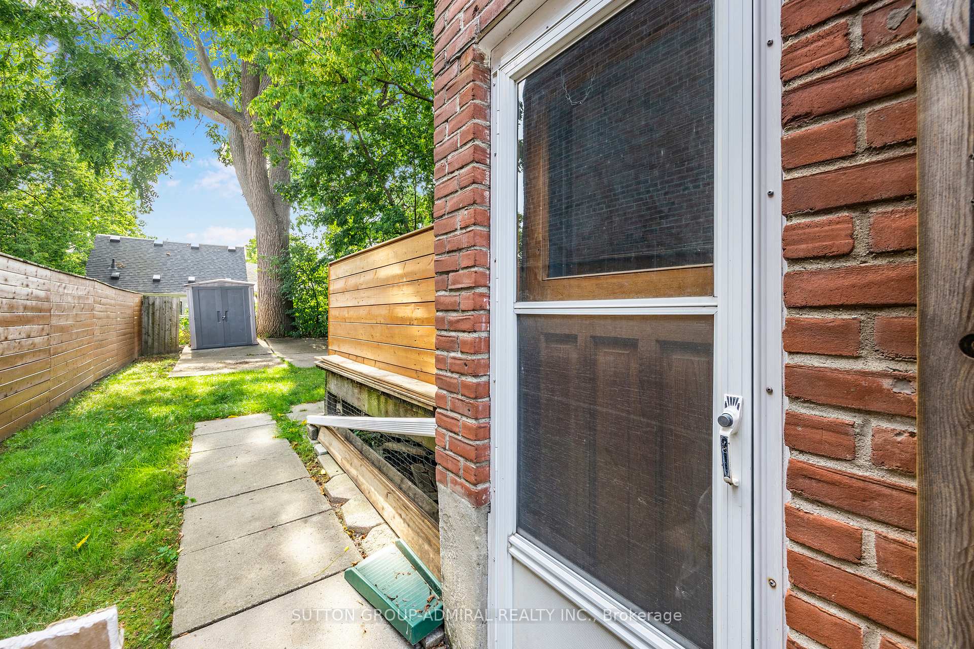 Photo 21 of 30 Everett Crescent, Toronto, Woodbine-Lumsden — HOMEH