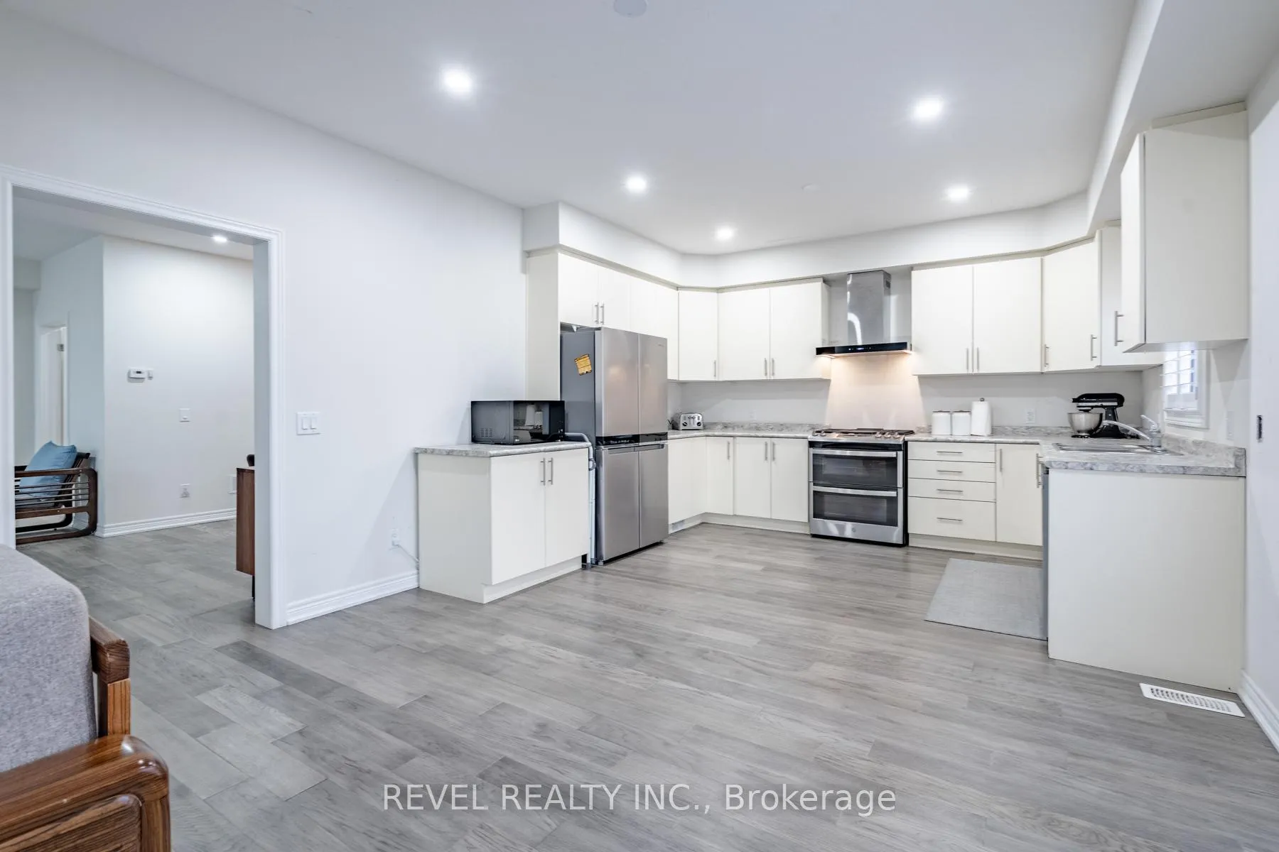 Photo 10 of 32 Barker Parkway, Thorold, Rolling Meadows — HOMEH