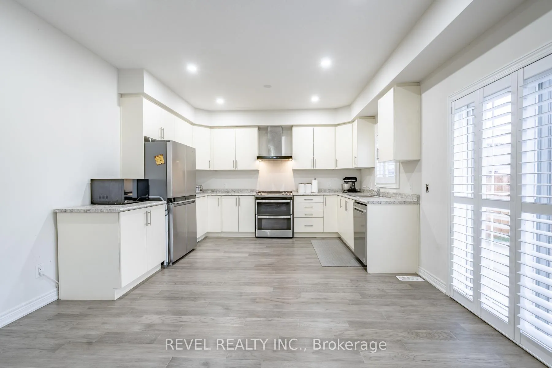 Photo 12 of 32 Barker Parkway, Thorold, Rolling Meadows — HOMEH