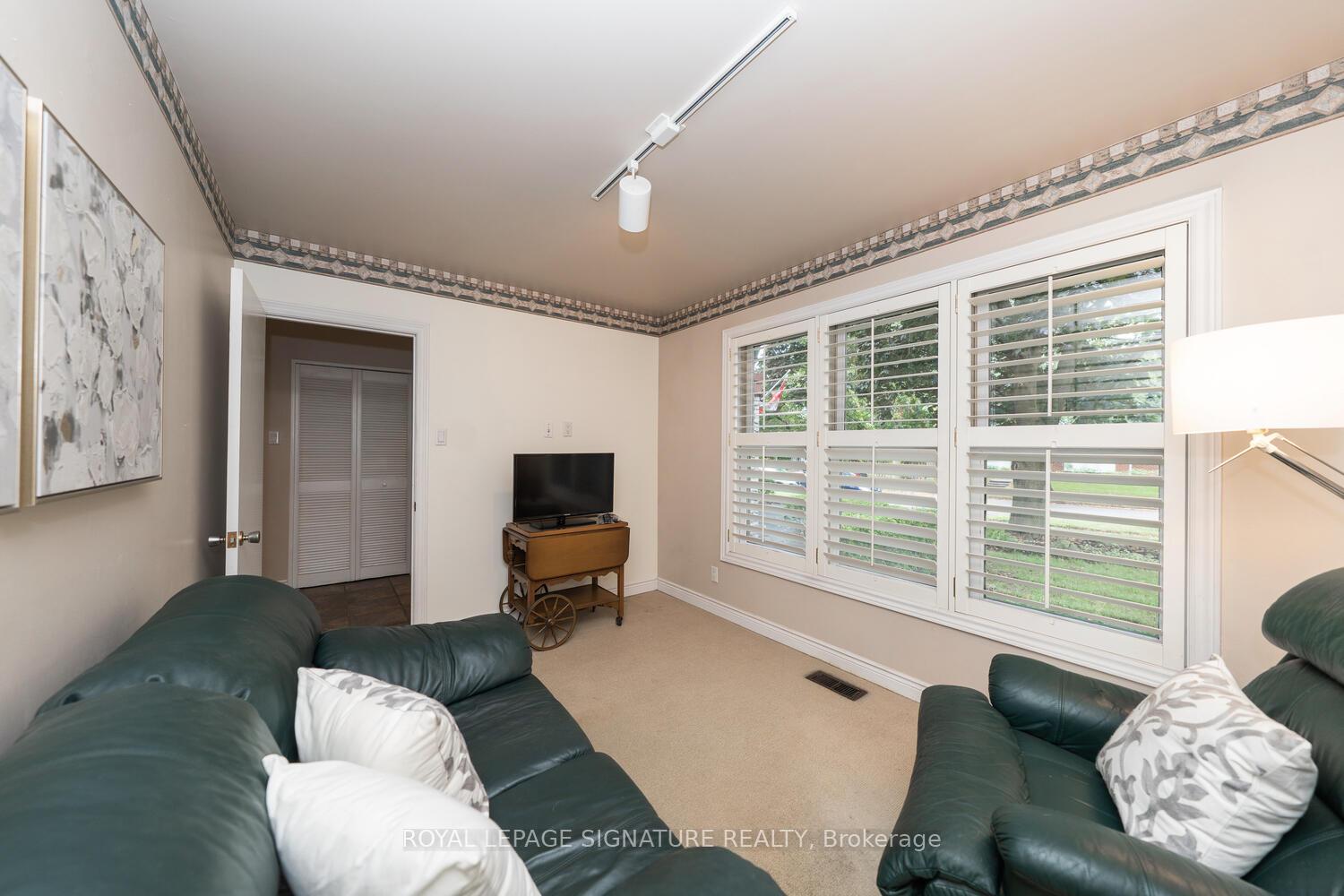 Photo 5 of 60 Tidefall Drive, Scarborough, L'Amoreaux — HOMEH