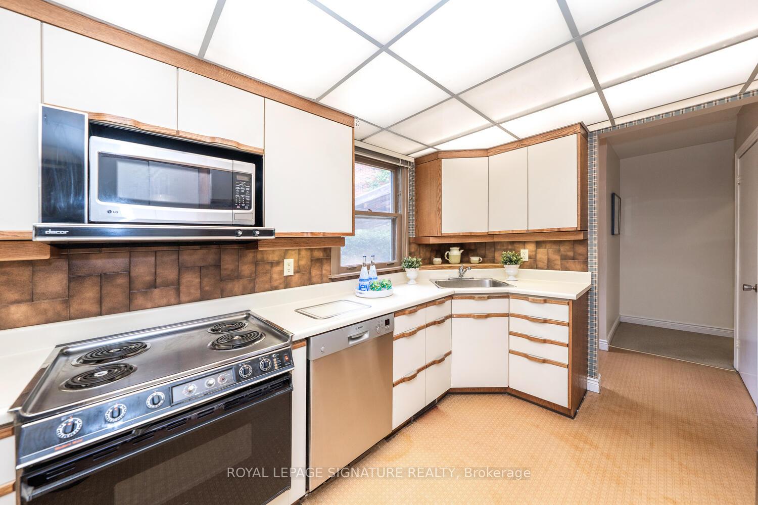 Photo 12 of 60 Tidefall Drive, Scarborough, L'Amoreaux — HOMEH