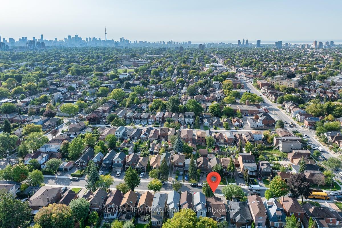 Photo 2 of 152 Gloucester Grove, Toronto, Oakwood Village — HOMEH