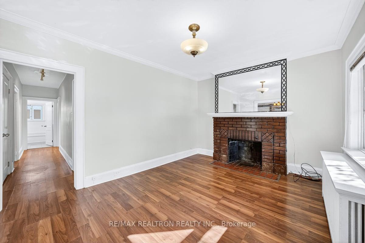 Photo 4 of 152 Gloucester Grove, Toronto, Oakwood Village — HOMEH