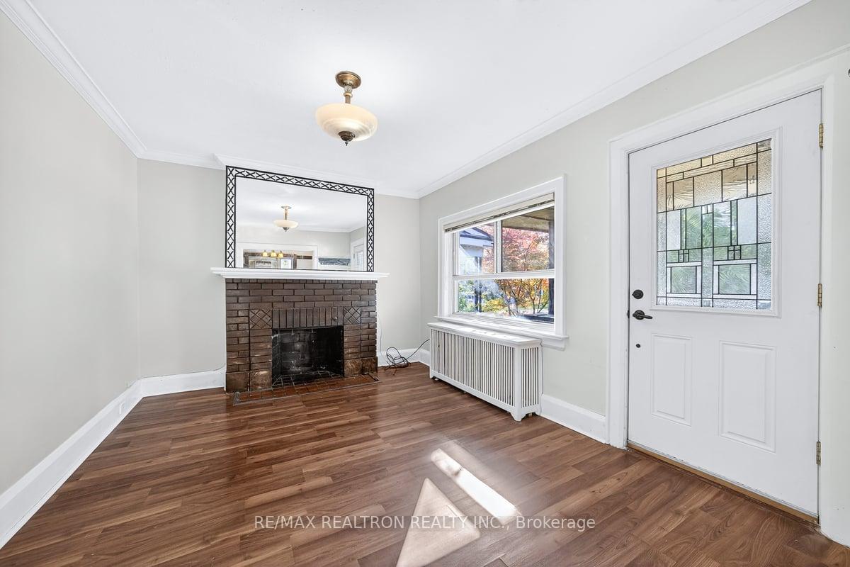 Photo 5 of 152 Gloucester Grove, Toronto, Oakwood Village — HOMEH