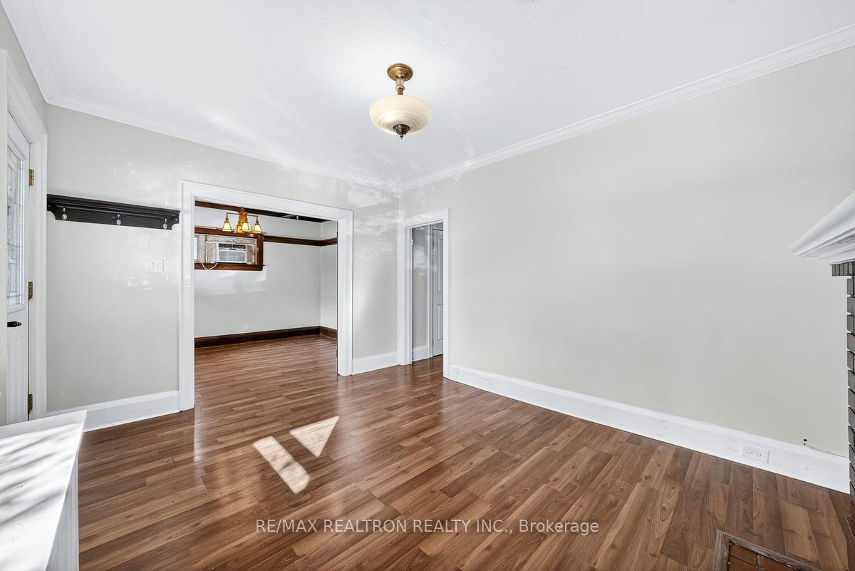 Photo 6 of 152 Gloucester Grove, Toronto, Oakwood Village — HOMEH