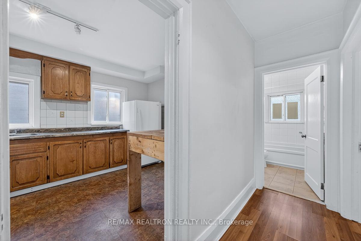 Photo 10 of 152 Gloucester Grove, Toronto, Oakwood Village — HOMEH