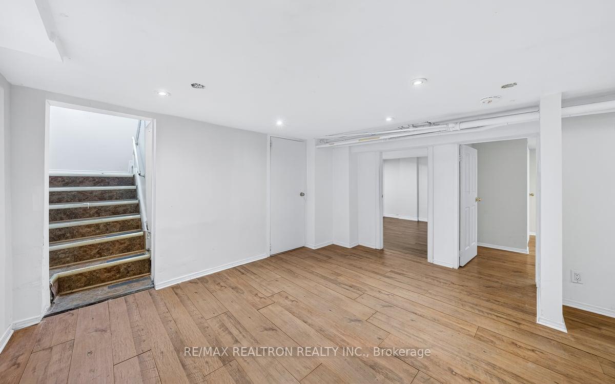 Photo 14 of 152 Gloucester Grove, Toronto, Oakwood Village — HOMEH