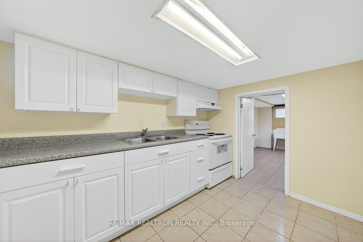 Photo 17 of 152 Gloucester Grove, Toronto, Oakwood Village — HOMEH