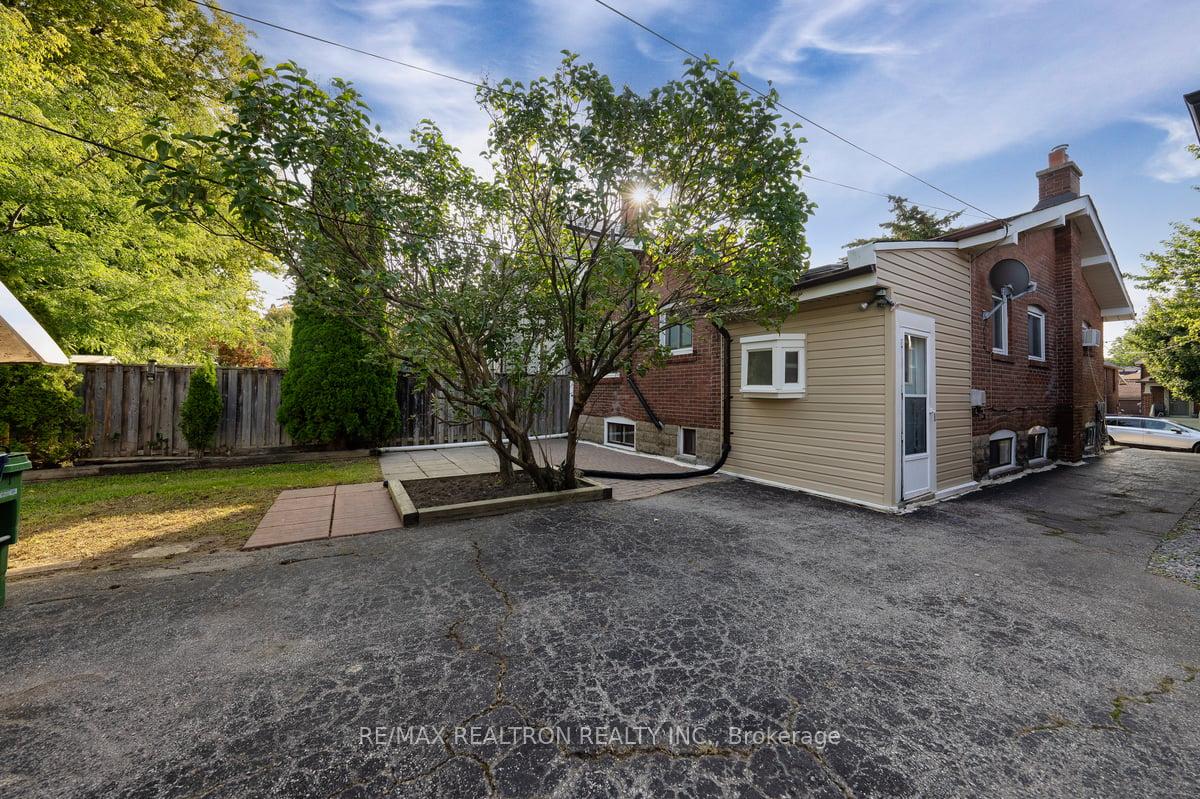 Photo 18 of 152 Gloucester Grove, Toronto, Oakwood Village — HOMEH