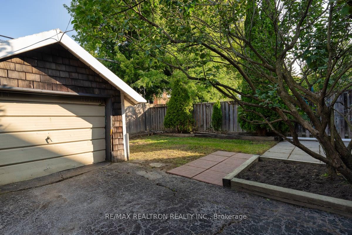 Photo 19 of 152 Gloucester Grove, Toronto, Oakwood Village — HOMEH