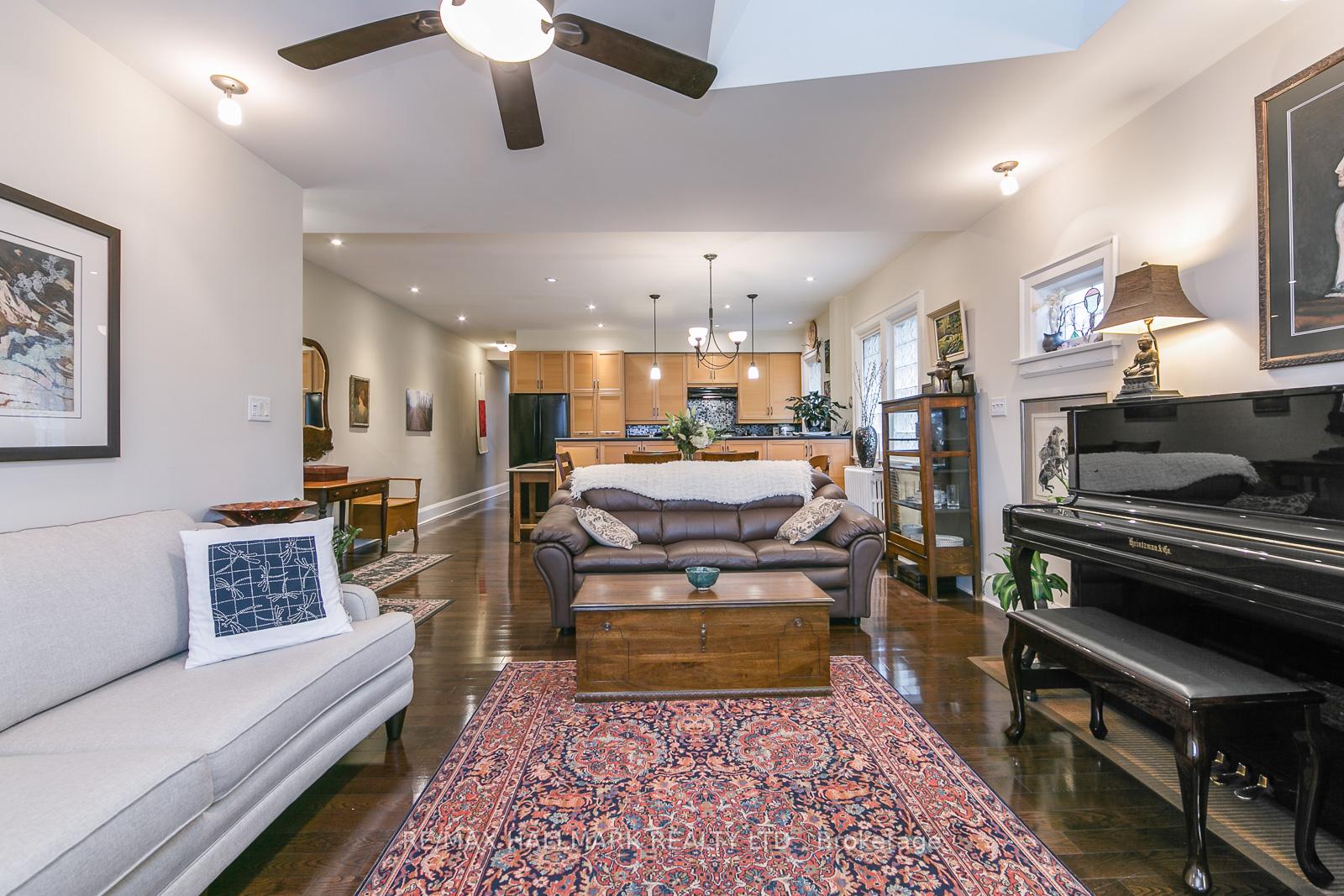 Photo 6 of Unit Upper, 33 Wineva Avenue, Toronto, The Beaches — HOMEH
