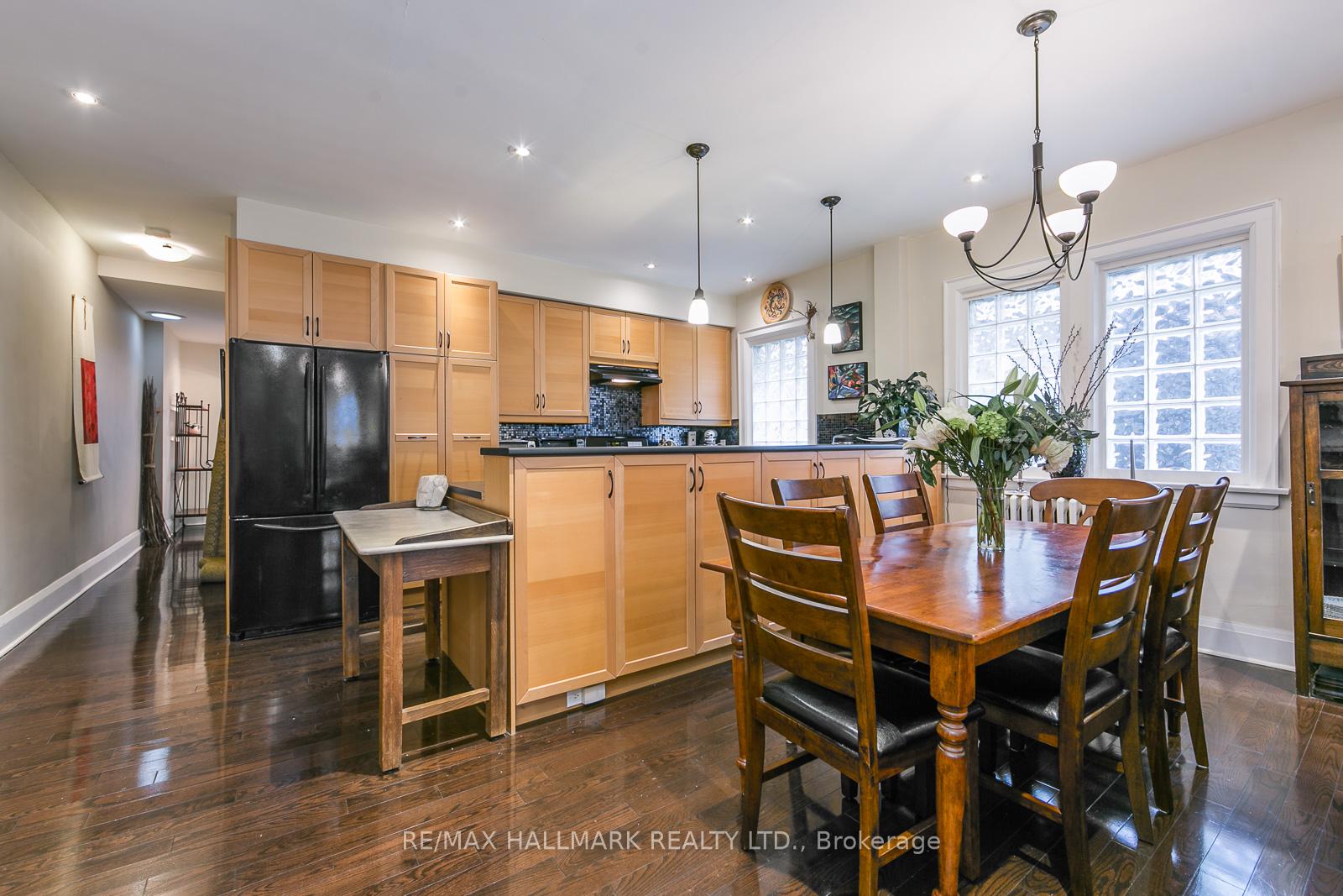 Photo 8 of Unit Upper, 33 Wineva Avenue, Toronto, The Beaches — HOMEH