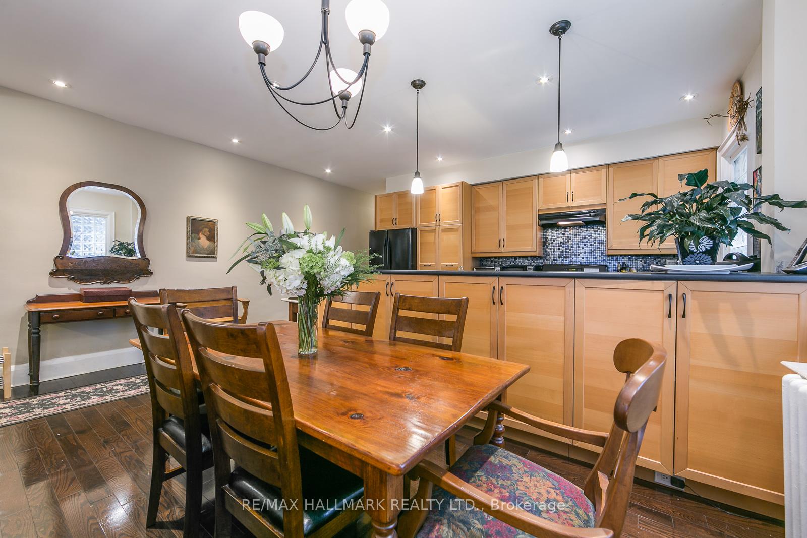 Photo 10 of Unit Upper, 33 Wineva Avenue, Toronto, The Beaches — HOMEH