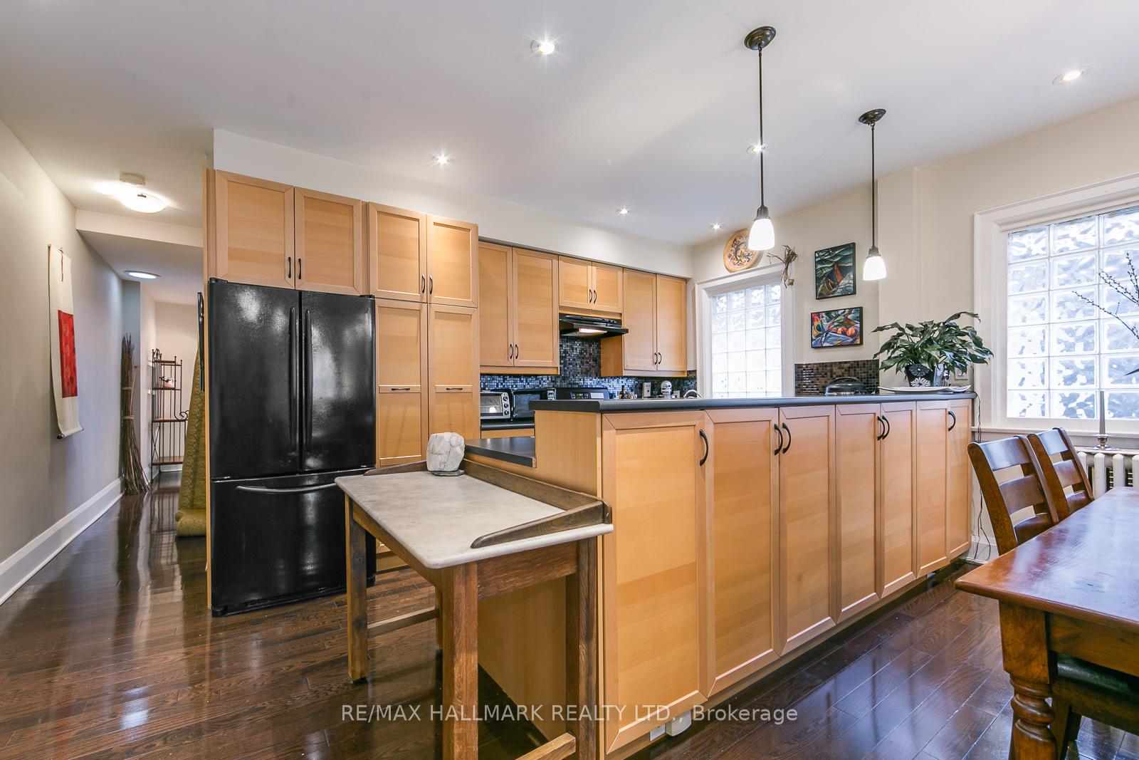 Photo 11 of Unit Upper, 33 Wineva Avenue, Toronto, The Beaches — HOMEH