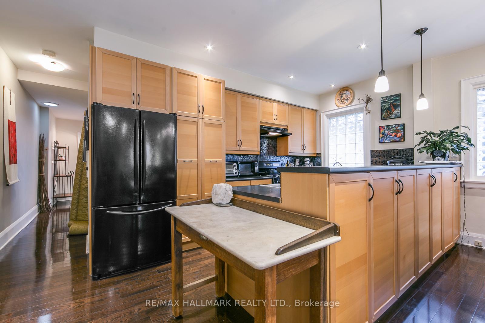 Photo 12 of Unit Upper, 33 Wineva Avenue, Toronto, The Beaches — HOMEH