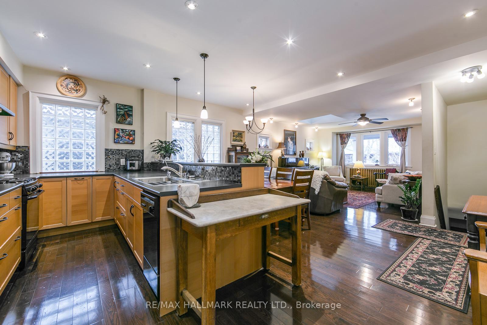 Photo 13 of Unit Upper, 33 Wineva Avenue, Toronto, The Beaches — HOMEH