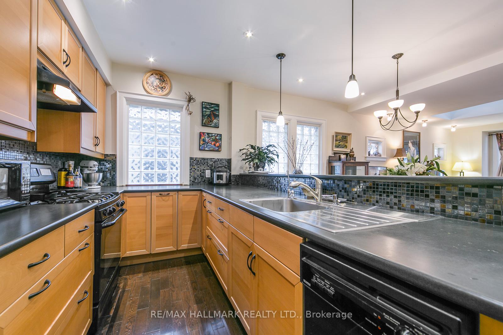 Photo 14 of Unit Upper, 33 Wineva Avenue, Toronto, The Beaches — HOMEH