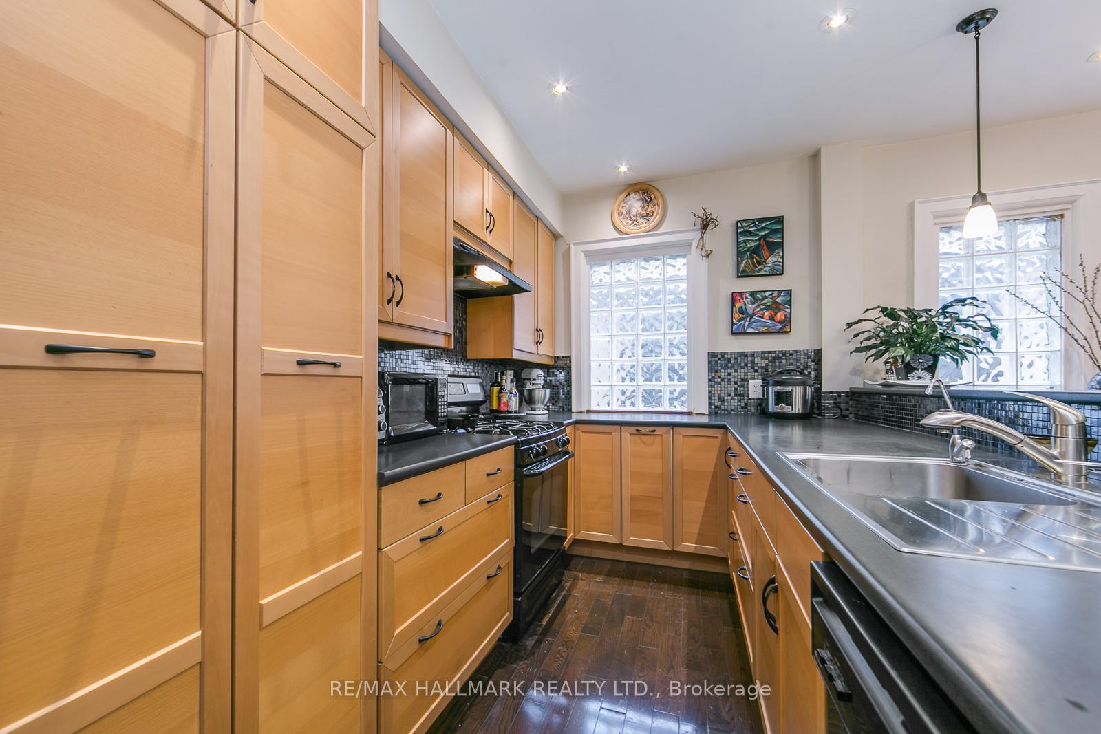 Photo 16 of Unit Upper, 33 Wineva Avenue, Toronto, The Beaches — HOMEH