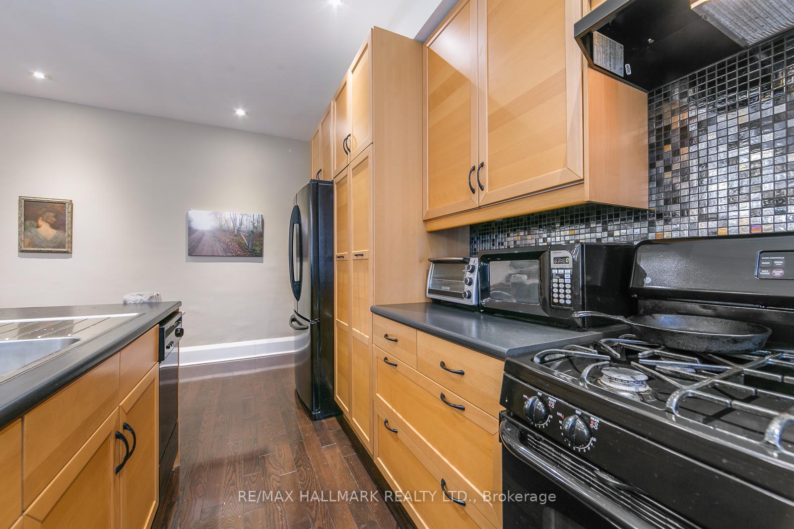 Photo 18 of Unit Upper, 33 Wineva Avenue, Toronto, The Beaches — HOMEH