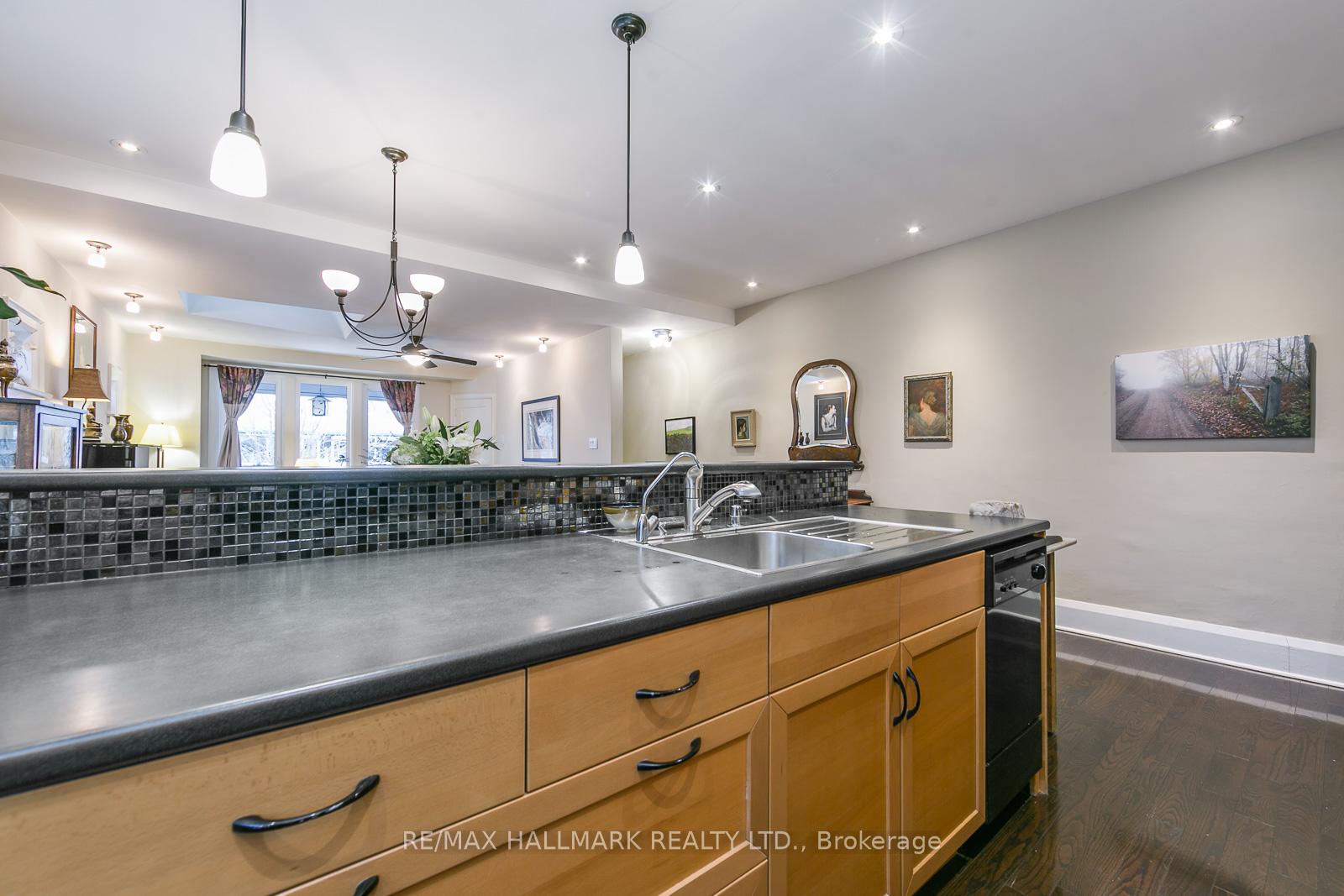 Photo 19 of Unit Upper, 33 Wineva Avenue, Toronto, The Beaches — HOMEH