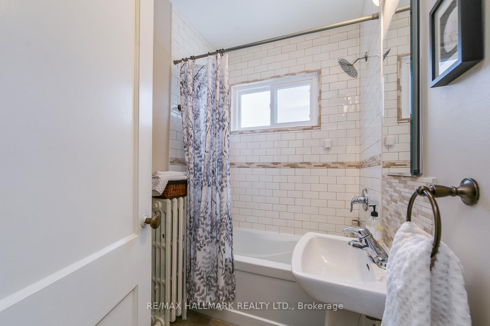 Photo 22 of Unit Upper, 33 Wineva Avenue, Toronto, The Beaches — HOMEH