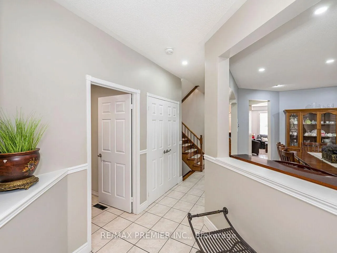 Photo 7 of 19 Medley Court, Vaughan, Maple — HOMEH