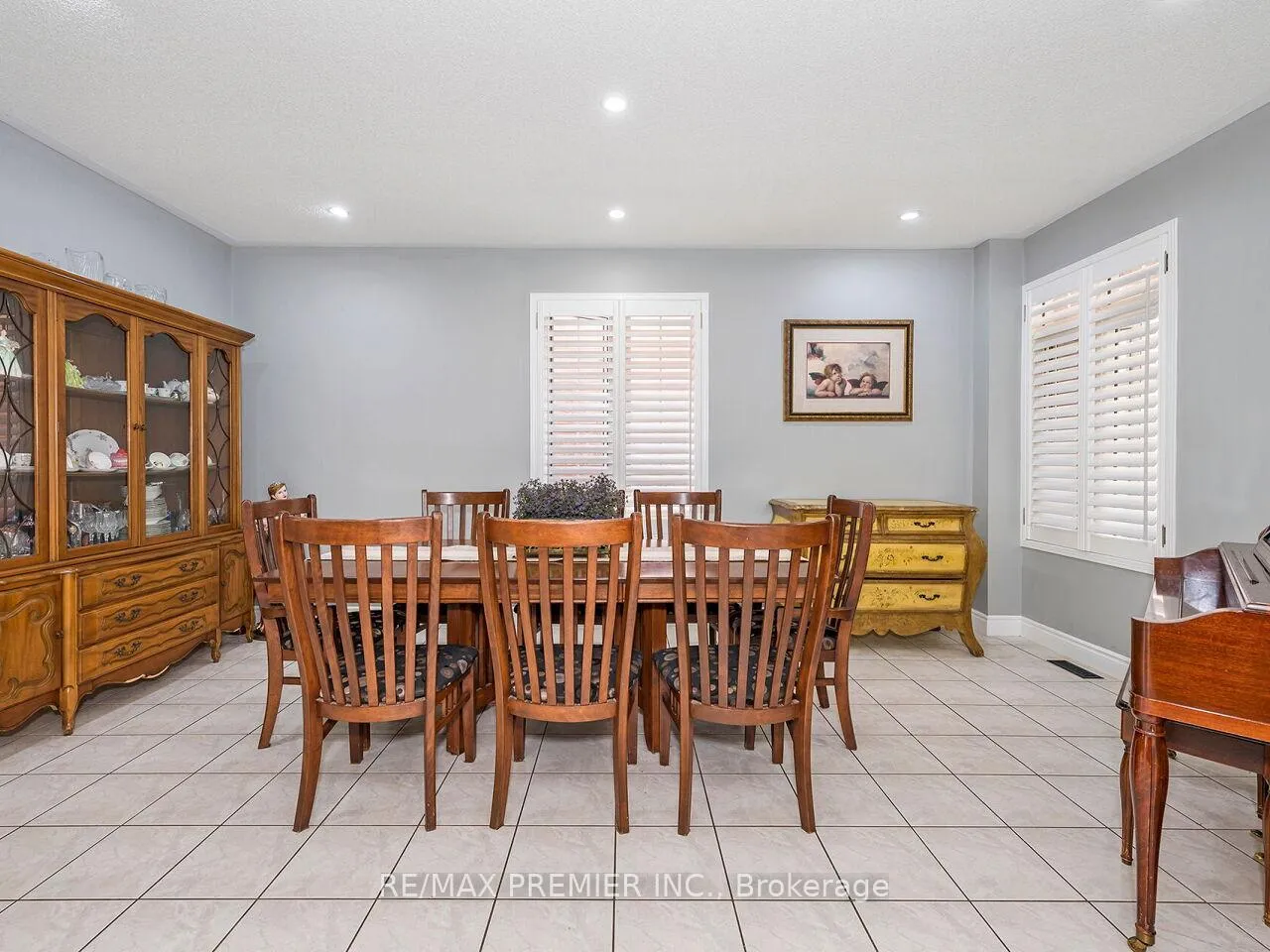 Photo 8 of 19 Medley Court, Vaughan, Maple — HOMEH