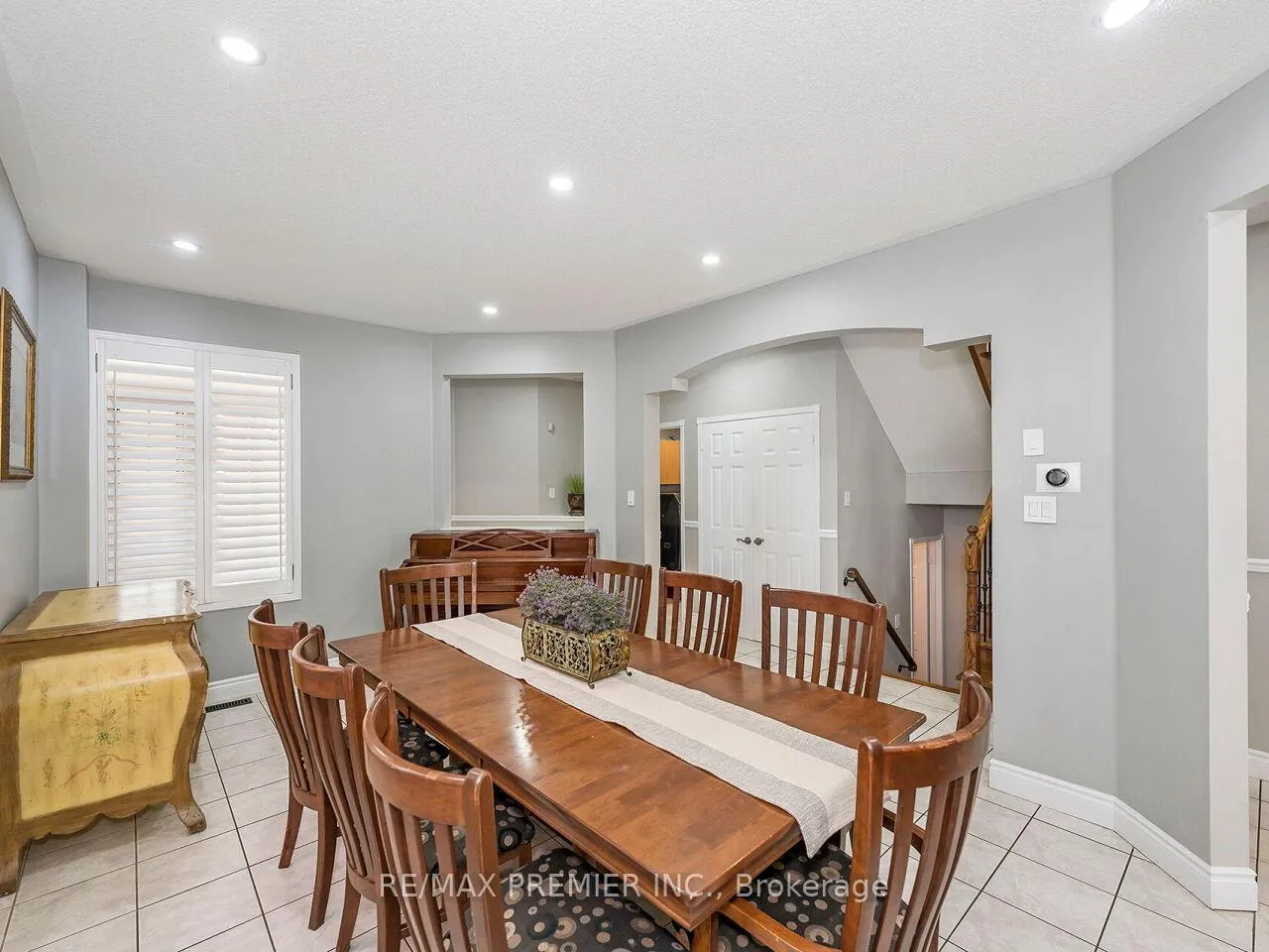 Photo 10 of 19 Medley Court, Vaughan, Maple — HOMEH